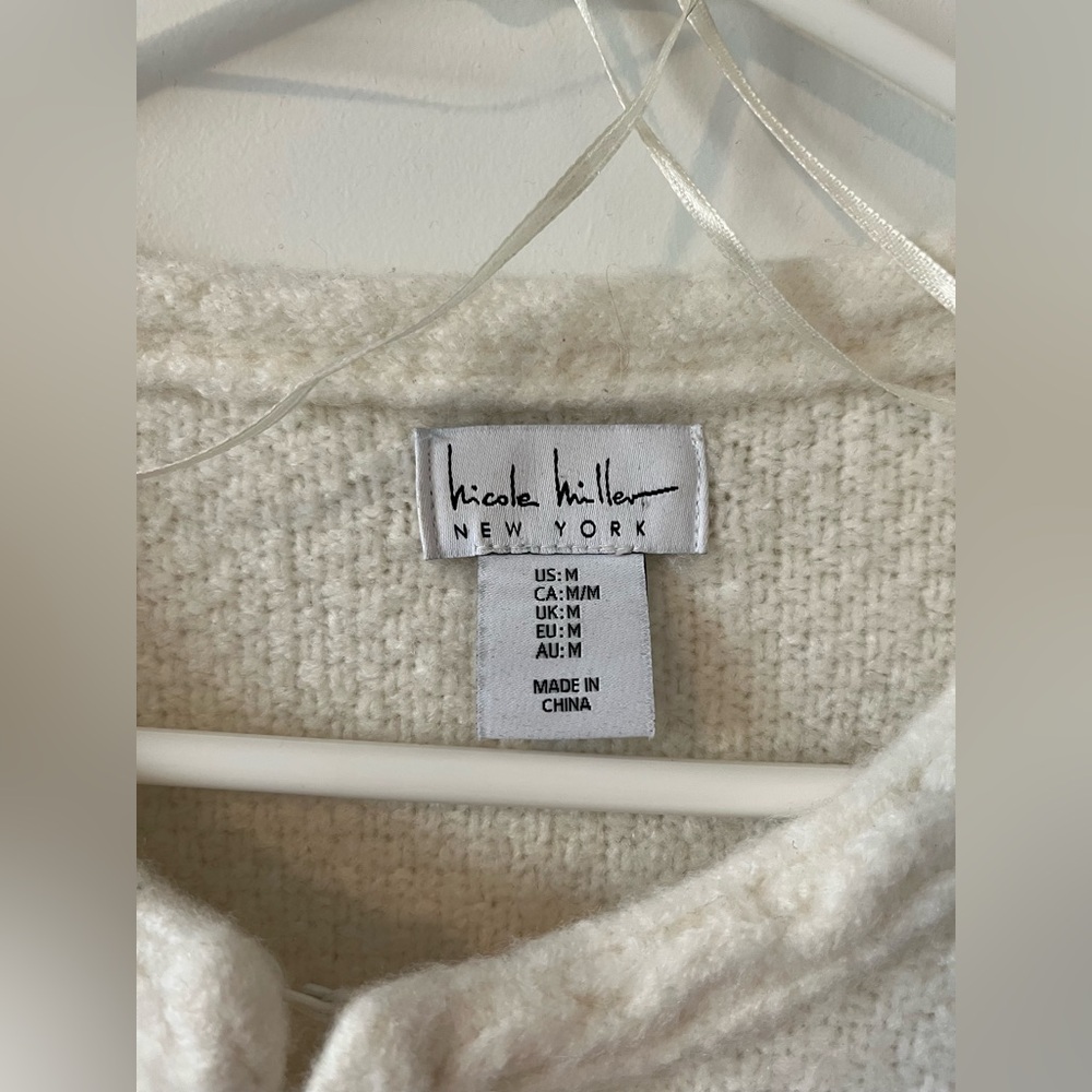 Nicole Miller Sweater with Gold Buttons Old Money Aesthetic - Picture 4 of 6